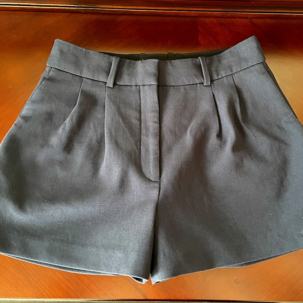 Aritzia Babaton Pleated Mini Short